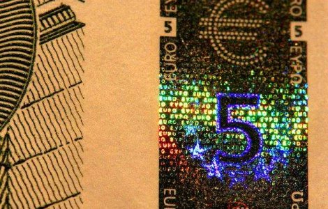 Majoritatea romanilor nu sunt de acord cu trecerea la euro