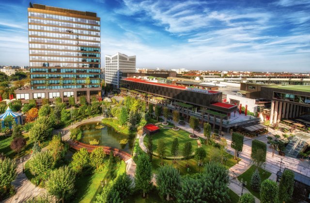 Shopping în pandemie - Brandurile au continuat extinderea în marile orașe