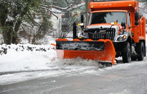 Strat de zăpadă de aproximativ 8 centimetri la Rânca. Drumarii sunt pregătiți să intervină cu șase utilaje și material antiderapant