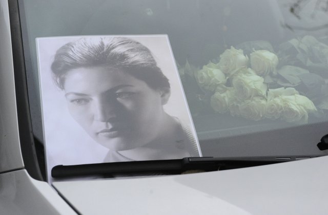 Actrița Draga Olteanu Matei, &icirc;nmorm&acirc;ntată cu onoruri militare, l&acirc;ngă soțul ei