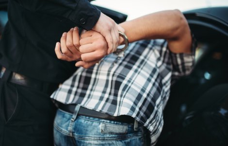 Grup organizat specializat în trafic de persoane, destructurat de DIICOT Craiova