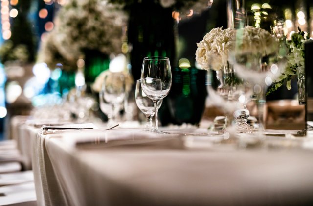 Organizează-ți nunta p&acirc;nă la ultimul detaliu: 5 băuturi care nu trebuie să lipsească &icirc;n ziua cea mare