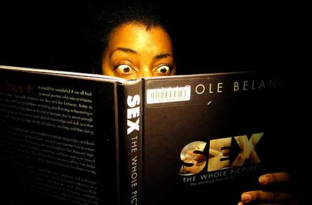 Cine sunt scriitorii cei mai nepriceputi la scene de sex