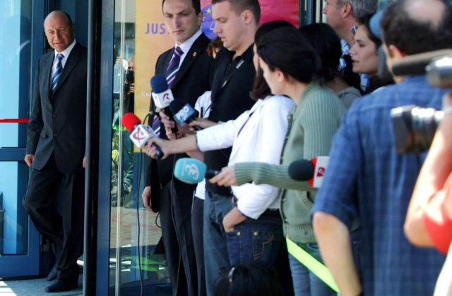 Basescu isi exploateaza marea reusita: Referendumul, spaima clasei politice