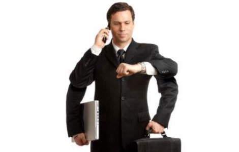 Unul din trei romani va accesa internetul folosind telefonul mobil