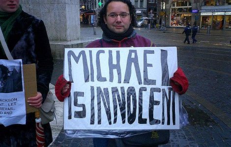 Michael Jackson, acuzat din nou de pedofilie