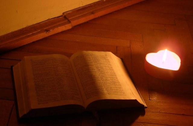 Connect-R sfatuieste tinerii sa caute definitia dragostei in Biblie