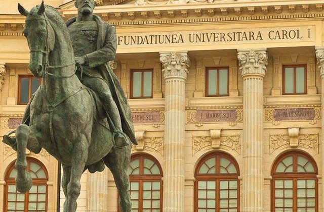 Principesa Margareta si principele Radu au depus flori la statuia Regelui Carol I