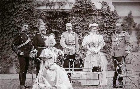  Top  Ziua Monarhiei: Familia Regala a Romaniei in 10 fotografii de epoca