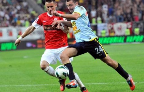 Incidente la Dinamo-Steaua: Cinci suporteri, dusi la sectia de politie