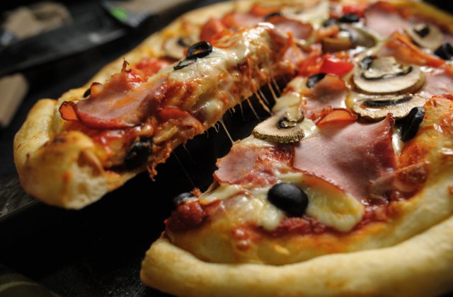 Delicioasă și ușor de făcut! 6 secrete pe care trebuie să le ştii pentru a obţine o pizza perfectă