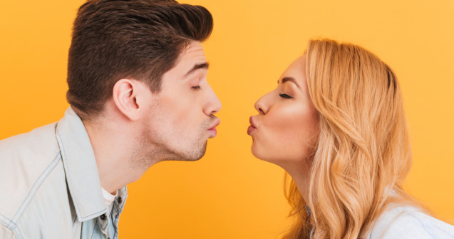  Top  De ce oamenii închid ochii atunci când se sărută? Iată 4 motive