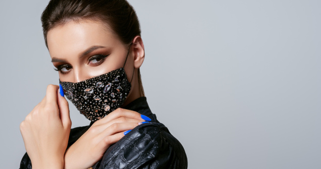 Măști cu perle, diamante și cristale Swarovski!