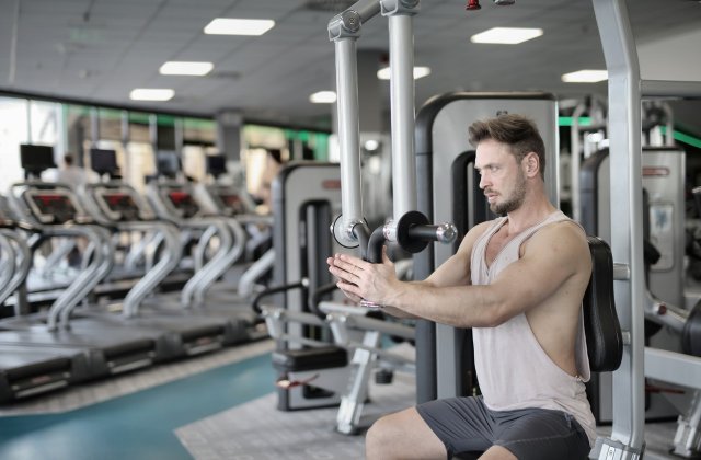 Protest la Tribunalul din Timișoara contra deciziei de închidere a sălilor de sport