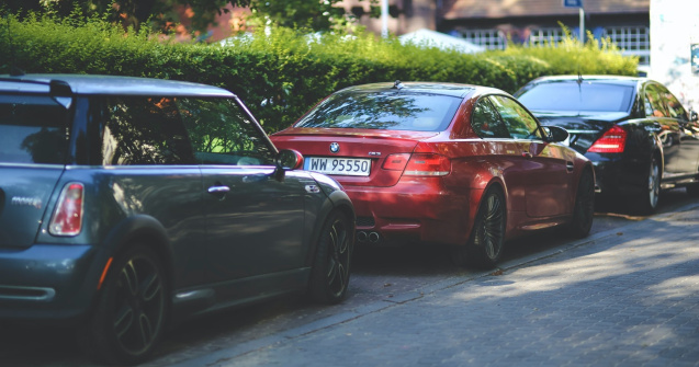 Mașinile parcate pe trotuar vor fi ridicate. De când intră în vigoare legea