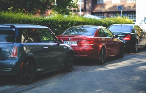 Mașinile parcate pe trotuar vor fi ridicate. De când intră în vigoare legea