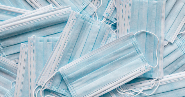 Magazine, farmacii și benzinării amendate pentru că au vândut măști neconforme