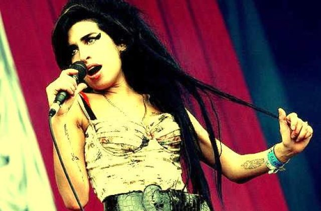 Amy Winehouse se recasatoreste cu Blake Fielder