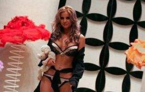 Marina Dina canta pe ascuns