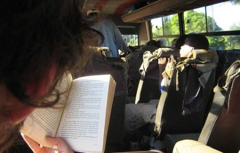 &#39;Lecturi urbane&#39; sau mai puneti mana pe o carte!