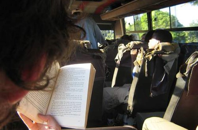 &#39;Lecturi urbane&#39; sau mai puneti mana pe o carte!