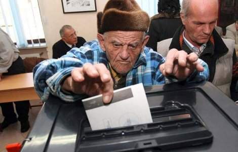 Alegatorii bulgari, chemati la urne intr-un scrutin parlamentar anticipat