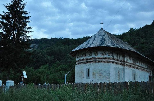 Ministerul Agriculturii profita de autoritatea preotilor la sat