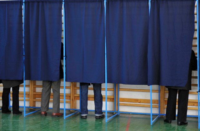 BEC: Camerele de fotografiat, interzise în cabinele de vot