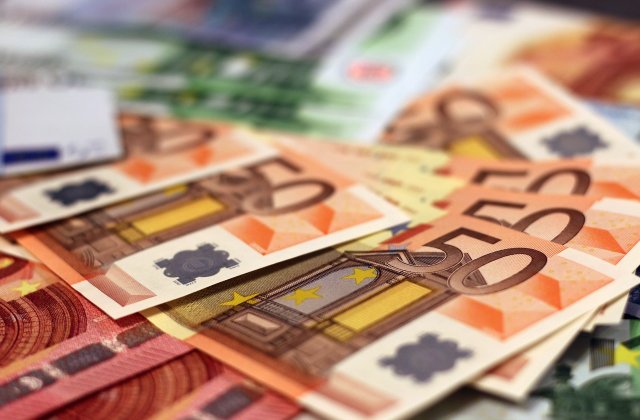 O companie germană oferă angajaților o primă de 1.000 de euro pentru că poartă mască