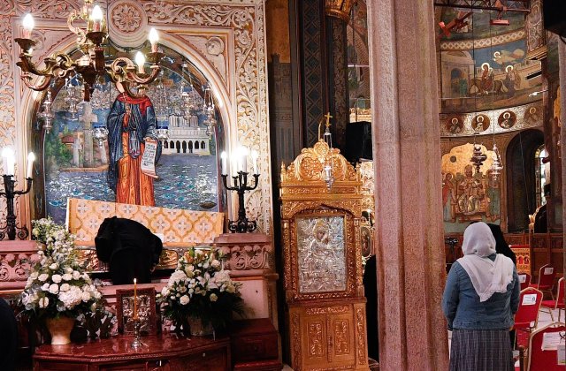 Patriarhia respinge recomandarea Comisiei Europene privind slujbele de Crăciun doar online