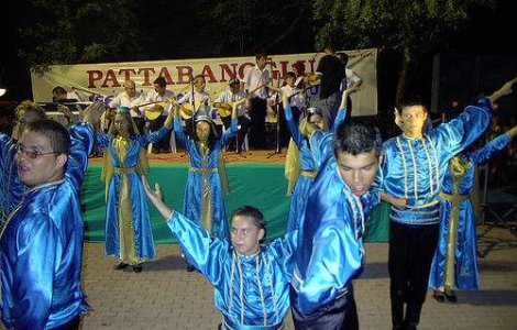 Tatarii se ridica impotriva lui Basescu