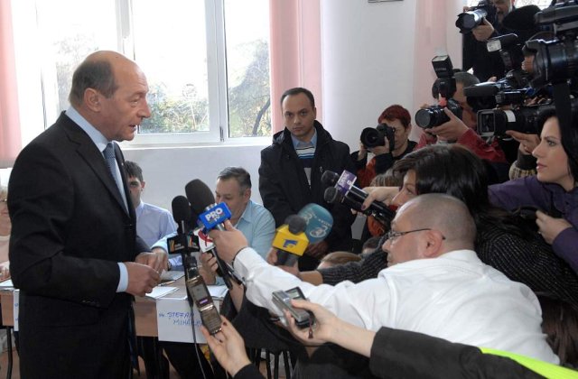 Disperarea lui Basescu - cinci dezbateri si-un atac