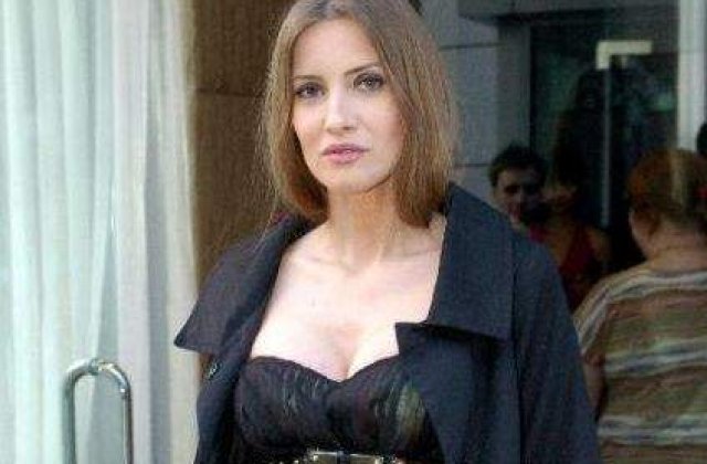 Iulia Albu reincepe razboiul cu  Moni