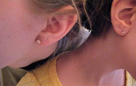 Oamenii aud si prin piele, nu doar cu urechile