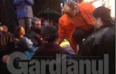  Video  Basescu a lovit un copil: Realitate sau imagini trucate?