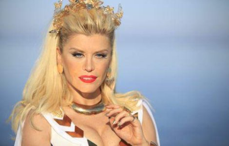 CENZURA: Ascultatorii nu mai au voie sa critice imnul "Viva Mamaia"