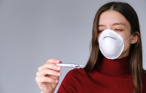 Cum se tratează acasă persoanele infectate cu COVID. Ce greșeală fac pacienții