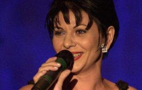 Elena Carstea se intoarce la medicii din Romania