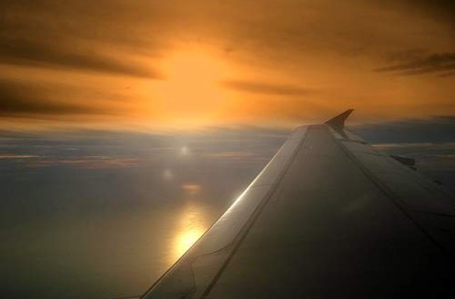 Un pensionar a deschis usa avionului inainte de decolare