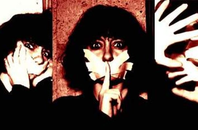 Cine sunt femeile din umbra?