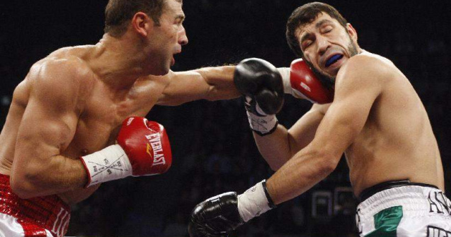  Video  KO: Bute isi pastreaza titlul mondial la supermijlocie