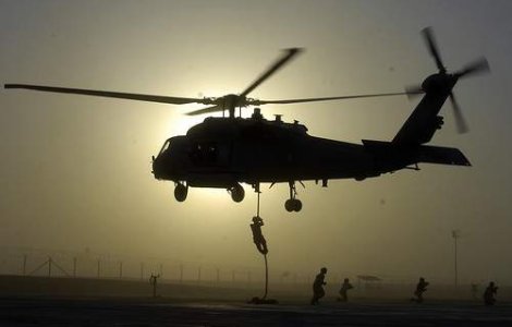 Un elicopter militar a aterizat de urgenta in Ilfov, in timpul repetitiilor pentru 1 Decembrie