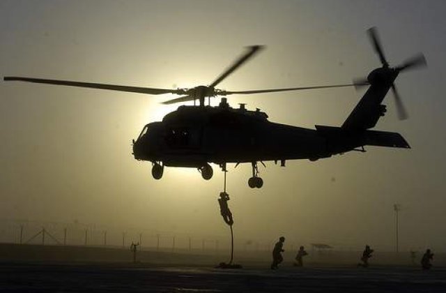 Un elicopter militar a aterizat de urgenta in Ilfov, in timpul repetitiilor pentru 1 Decembrie