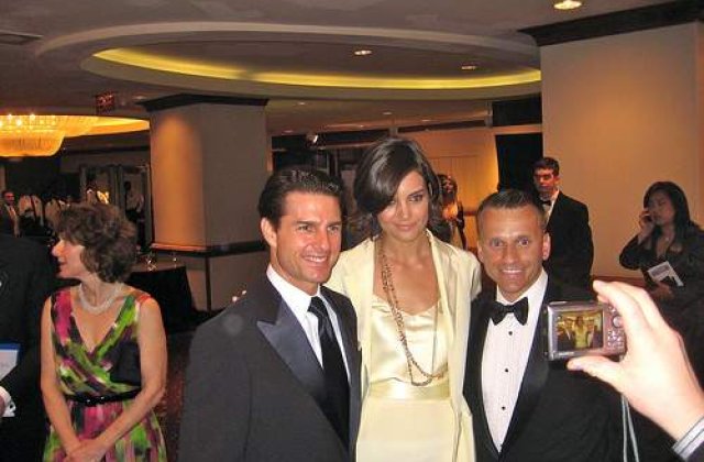Katie Holmes da 25.000 de dolari pe luna ca sa ii cumpere haine fiicei sale