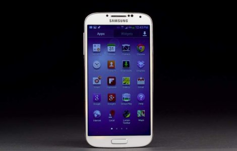 Samsung Galaxy S4 se vinde mai bine ca S3