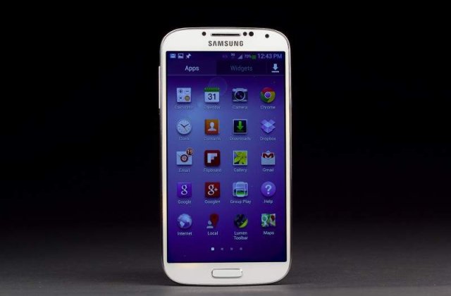 Samsung Galaxy S4 se vinde mai bine ca S3