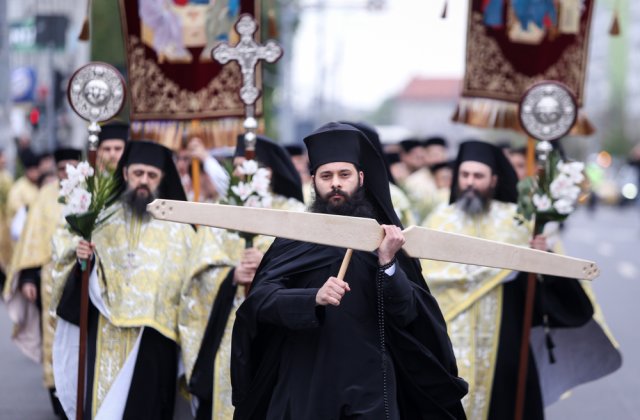 Patriarhia Rom&acirc;nă a stabilit un set de reguli pentru slujbele de sărbători. Care sunt acestea