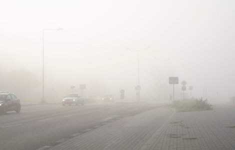 Avertizare pentru șoferi: Polei, carosabil umed și ceață pe mai multe drumuri din țară