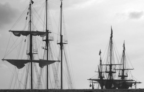 Roman luat ostatic de piratii somalezi