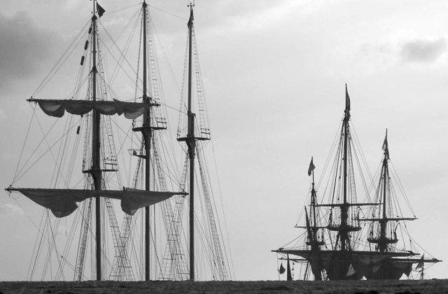 Roman luat ostatic de piratii somalezi